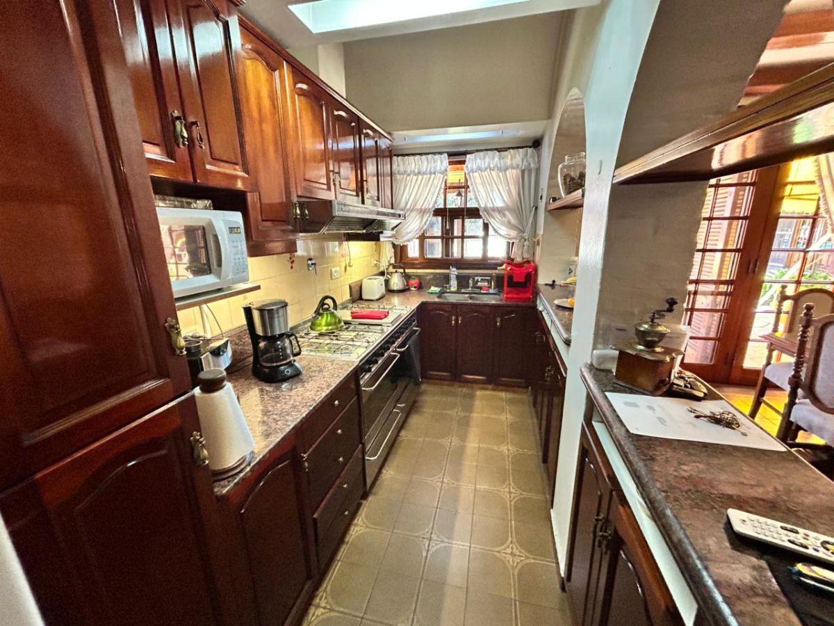 Foto de CASA DE 5 AMB CON COCHERAS PARQUE Y PISCINA EN FLORENCIO VARELA, imagen 4