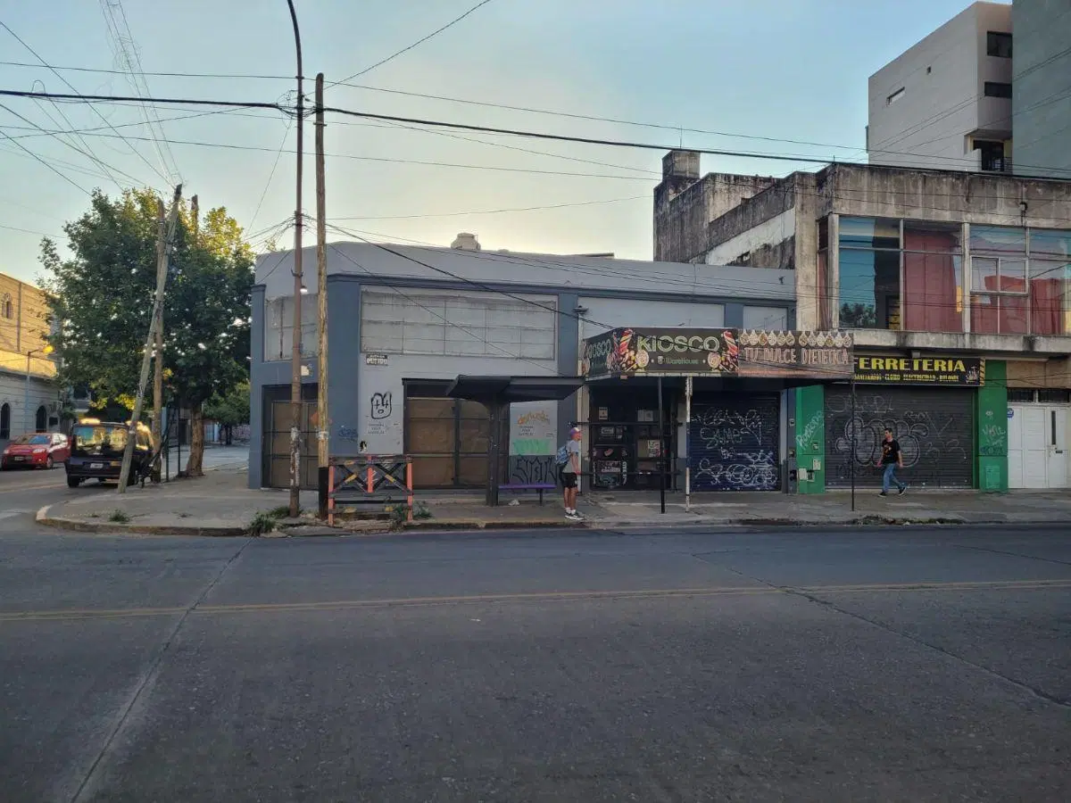 LOCAL COMERCIAL. CENTRO DE QUILMES 8