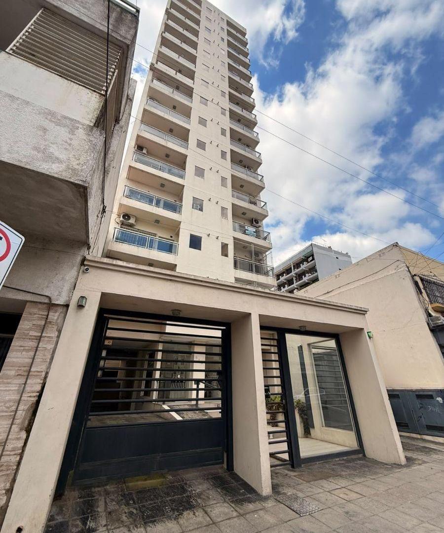 Foto de Venta Departamento Tres 3 Ambientes con Cochera en Quilmes Centro, imagen 1