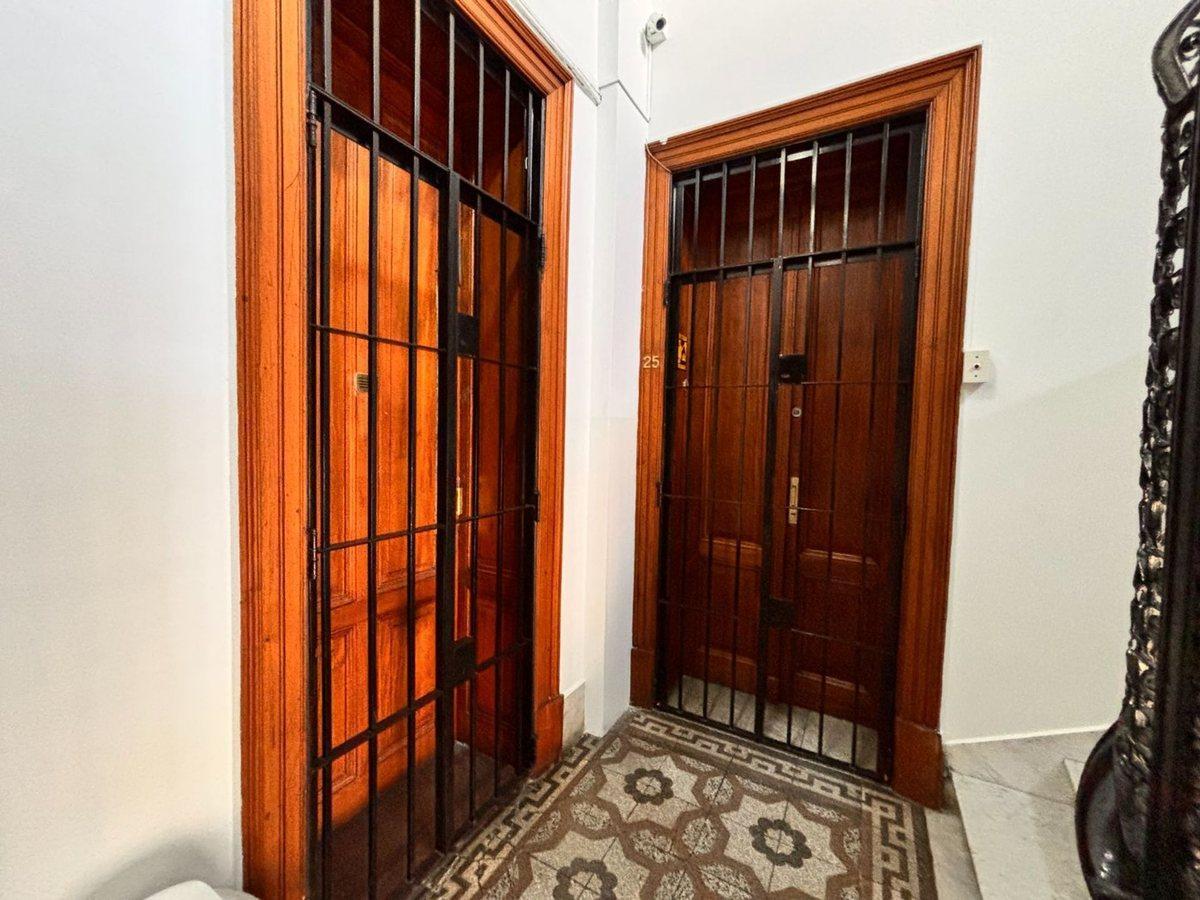 Venta Exclusivo 5 Ambientes Sobre Av de Mayo 4
