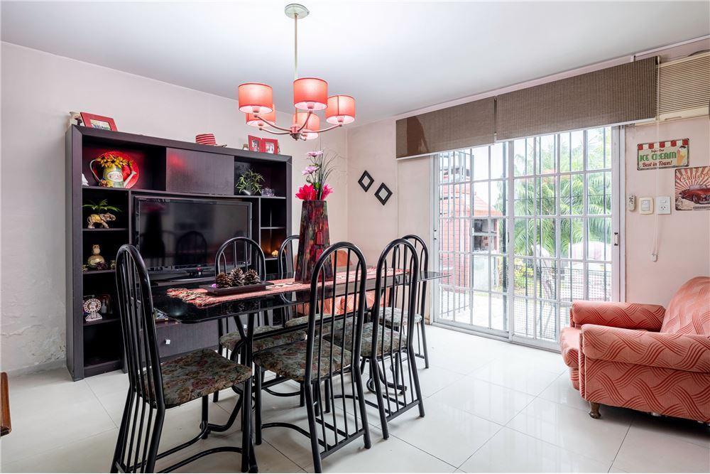 Venta Casa 5 Amb. Mataderos, Barrio Naon. Pileta 1