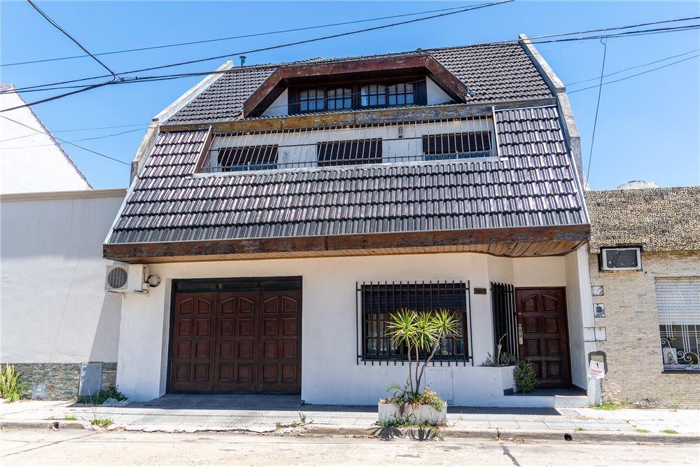 Venta Casa 5 Amb. Mataderos, Barrio Naon. Pileta 5