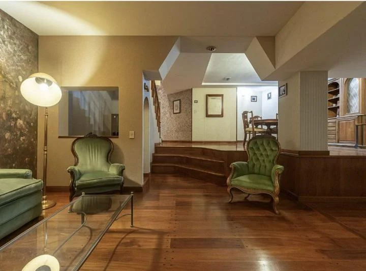 CASA 5 AMB EN VENTA FLORES CON DEP SERV Y FONDO 1