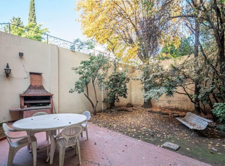 CASA 5 AMB EN VENTA FLORES CON DEP SERV Y FONDO 5