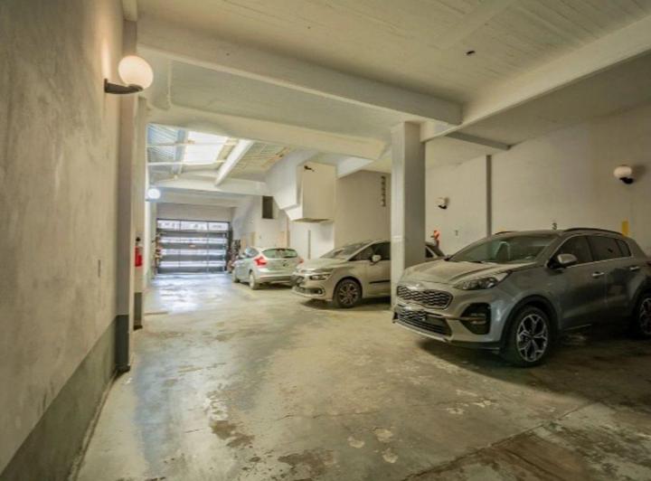 VENTA ALMAGRO SEMIPISO 3 AMB CON 2 COCHERAS 3