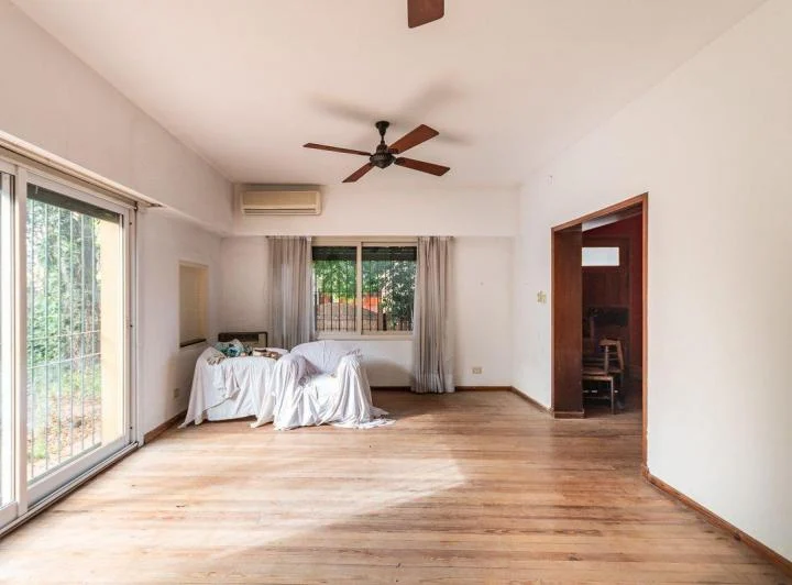 Venta casa 7 amb. con pileta a refaccionar, Olivos 1