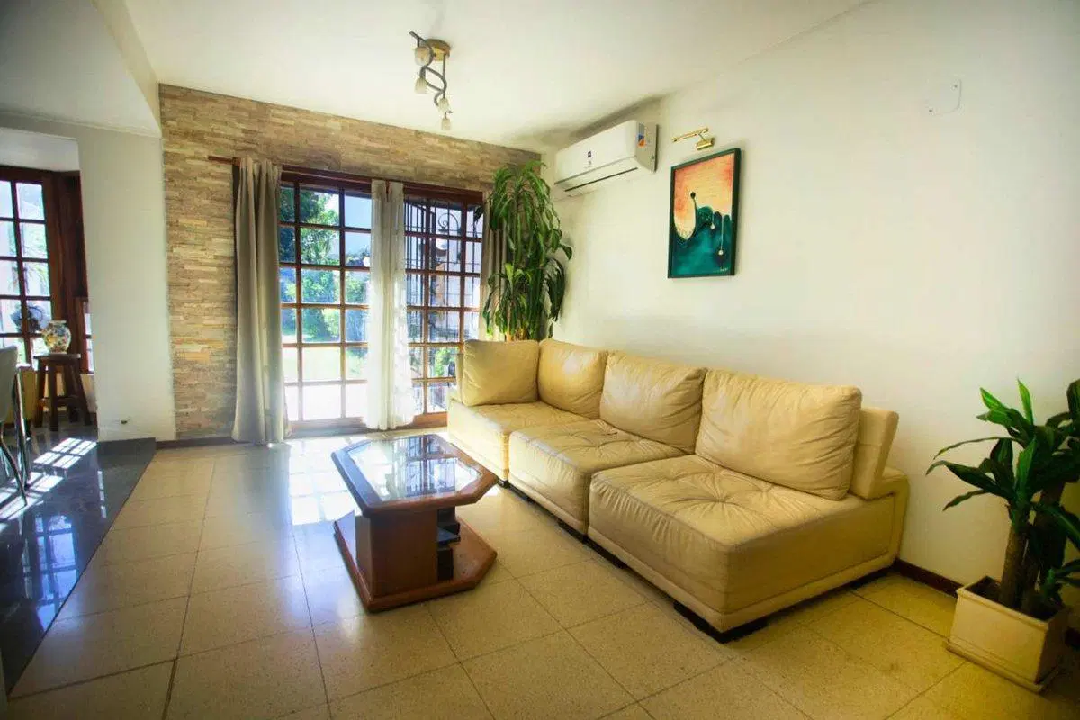 Venta Casa Cochera Jardín Pileta Villa del Parque 5