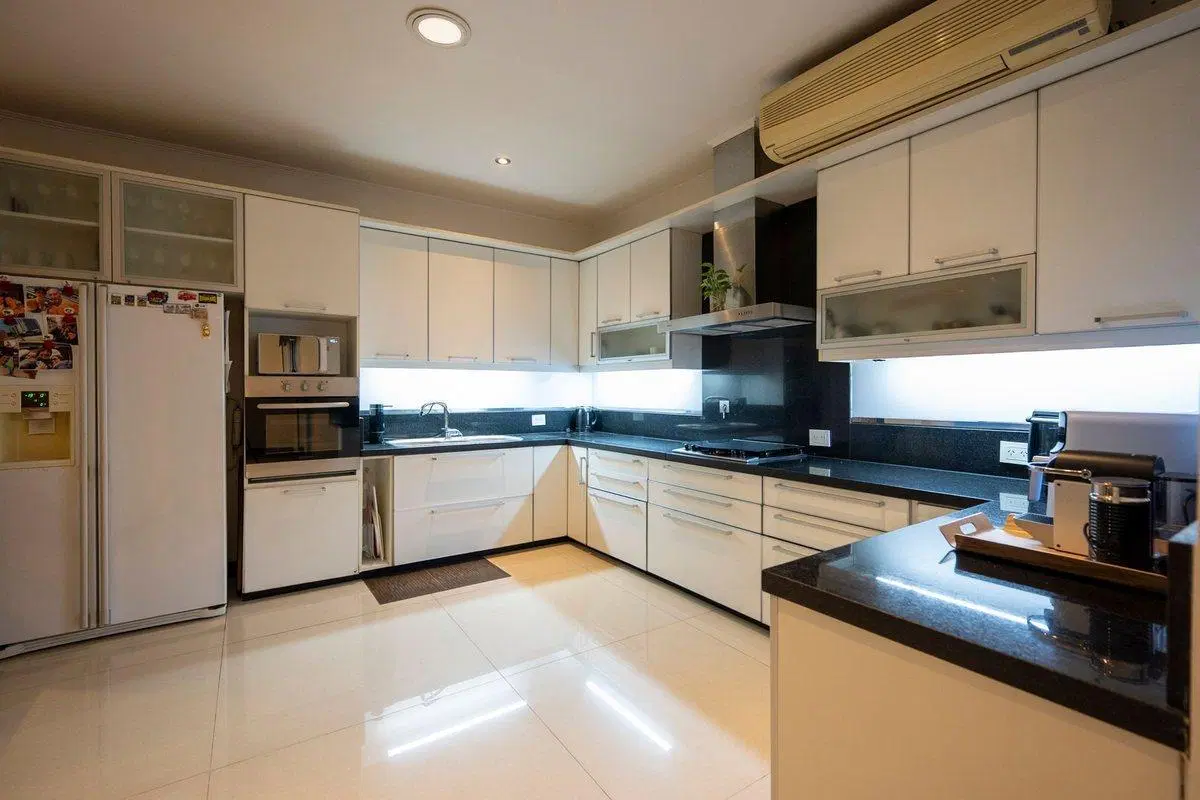 Venta Casa, 5 amb, quincho, 2 cocheras, pileta 2