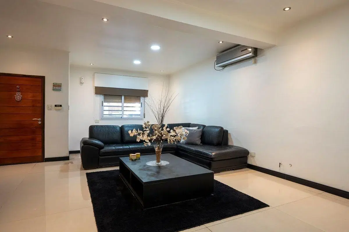 Venta Casa, 5 amb, quincho, 2 cocheras, pileta 4