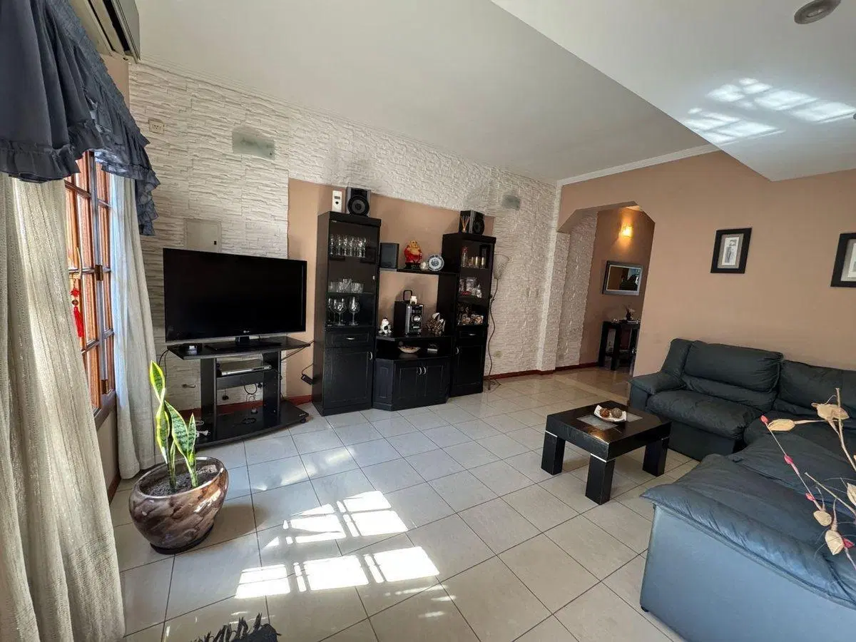 TRIPLEX 4 AMB EN VENTA LUGANO CON FONDO APTO CRED. 3