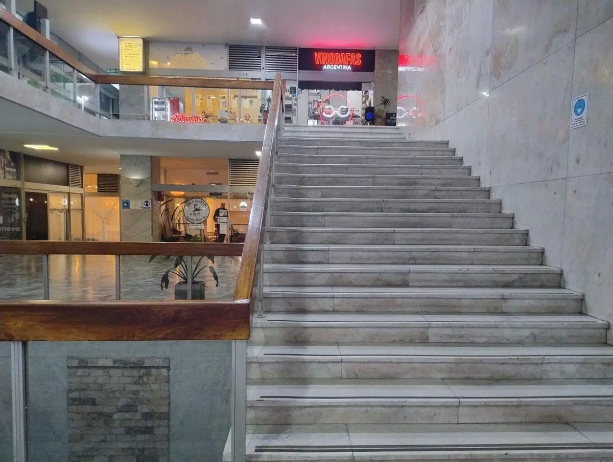 OFICINA EN VENTA MICROCENTRO EN GALERIA, SEGURIDAD 2
