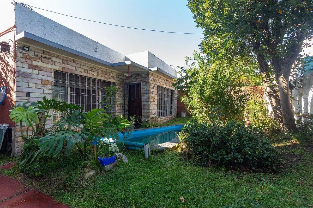 Venta casas multifami Caseros pileta jardín garage 4