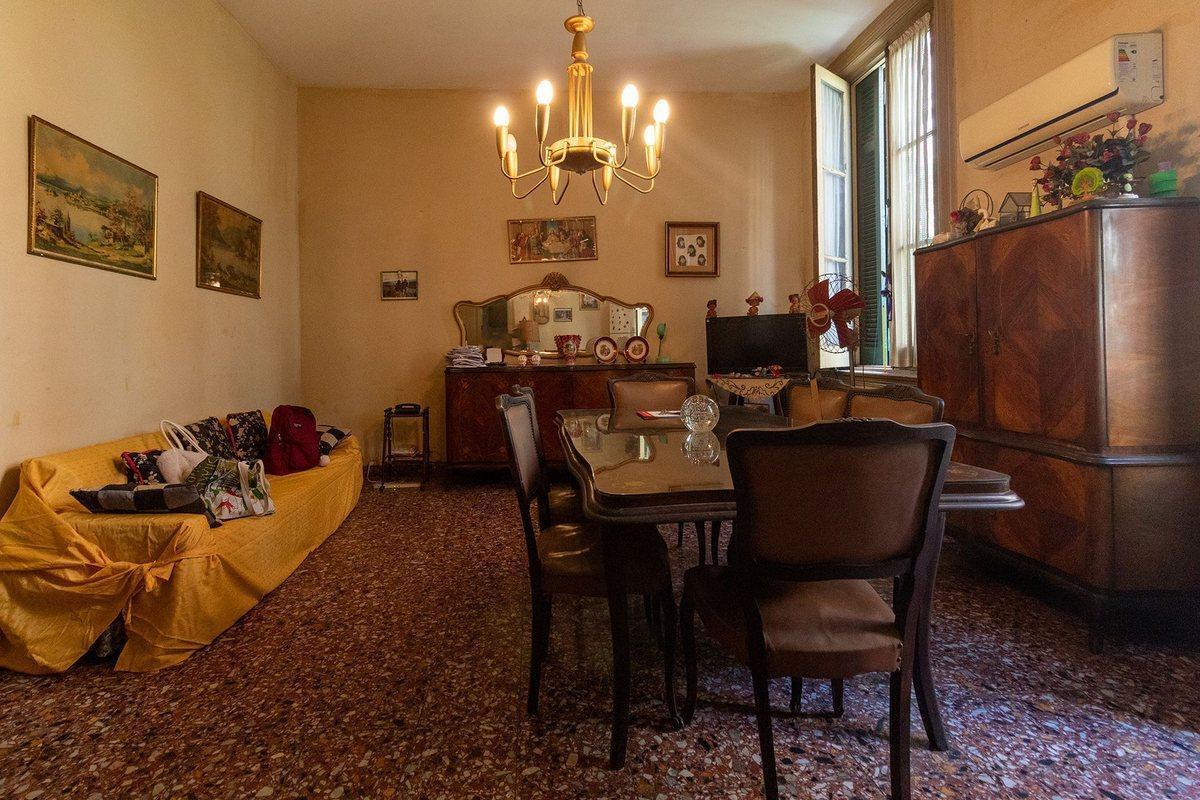 Ph en venta 5 ambientes en Almagro con patio s/exp