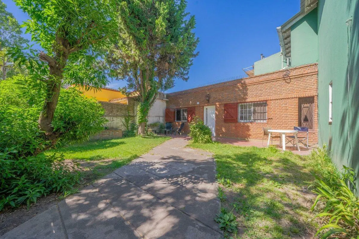 Venta  2 Casas y monoambiente en block. San Isidro 3
