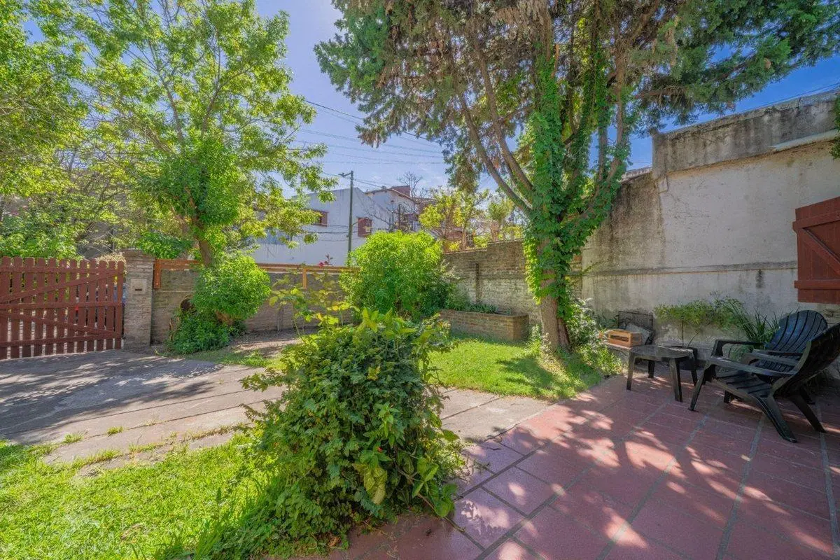 Venta  2 Casas y monoambiente en block. San Isidro 2