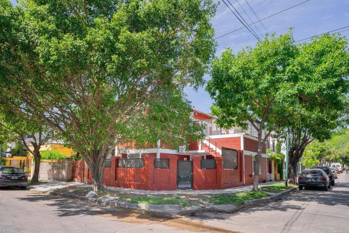 Venta  2 Casas y monoambiente en block. San Isidro 5