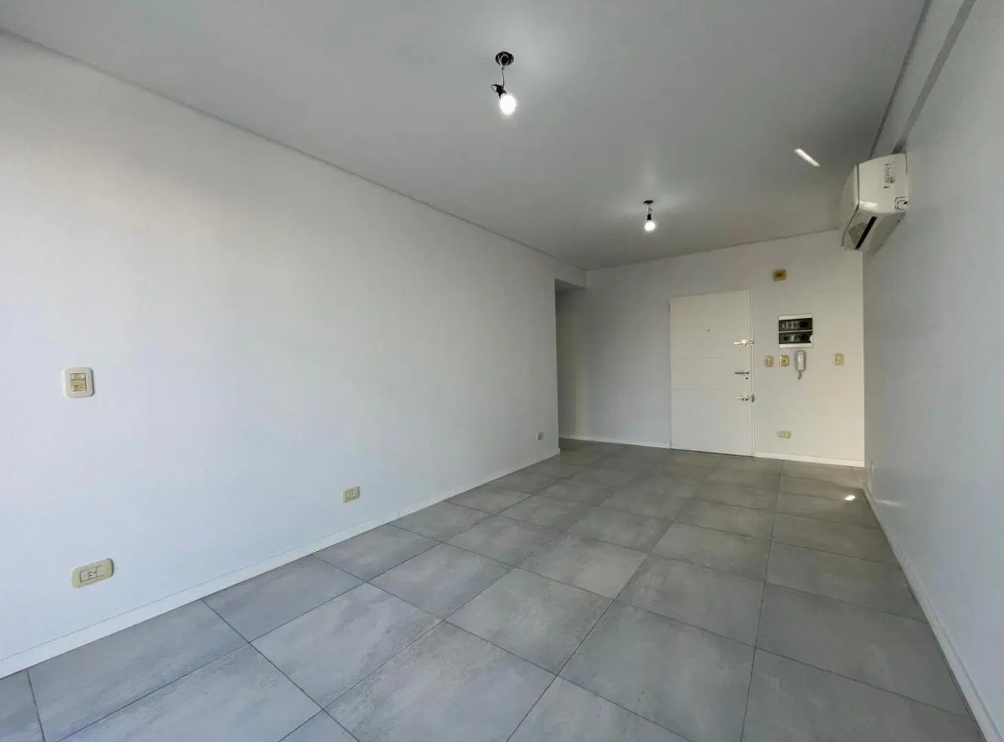 VENTA DTO 2 AMB GRAN TERRAZA Y COCHERA EN URQUIZA 4