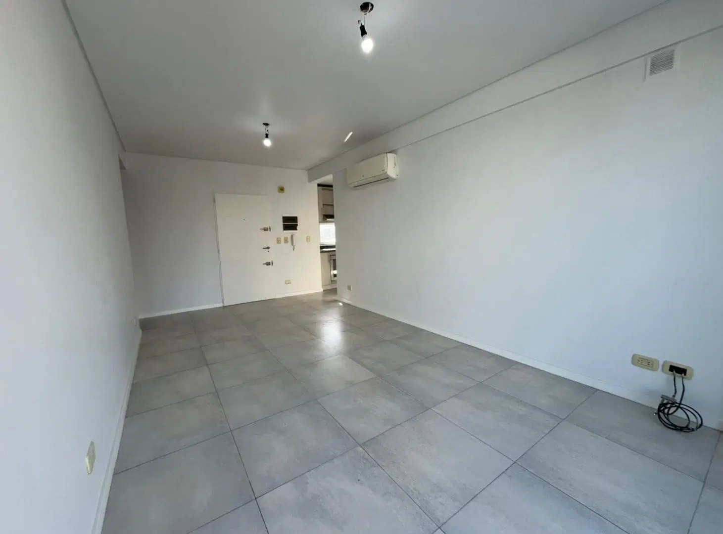 VENTA DTO 2 AMB GRAN TERRAZA Y COCHERA EN URQUIZA 5