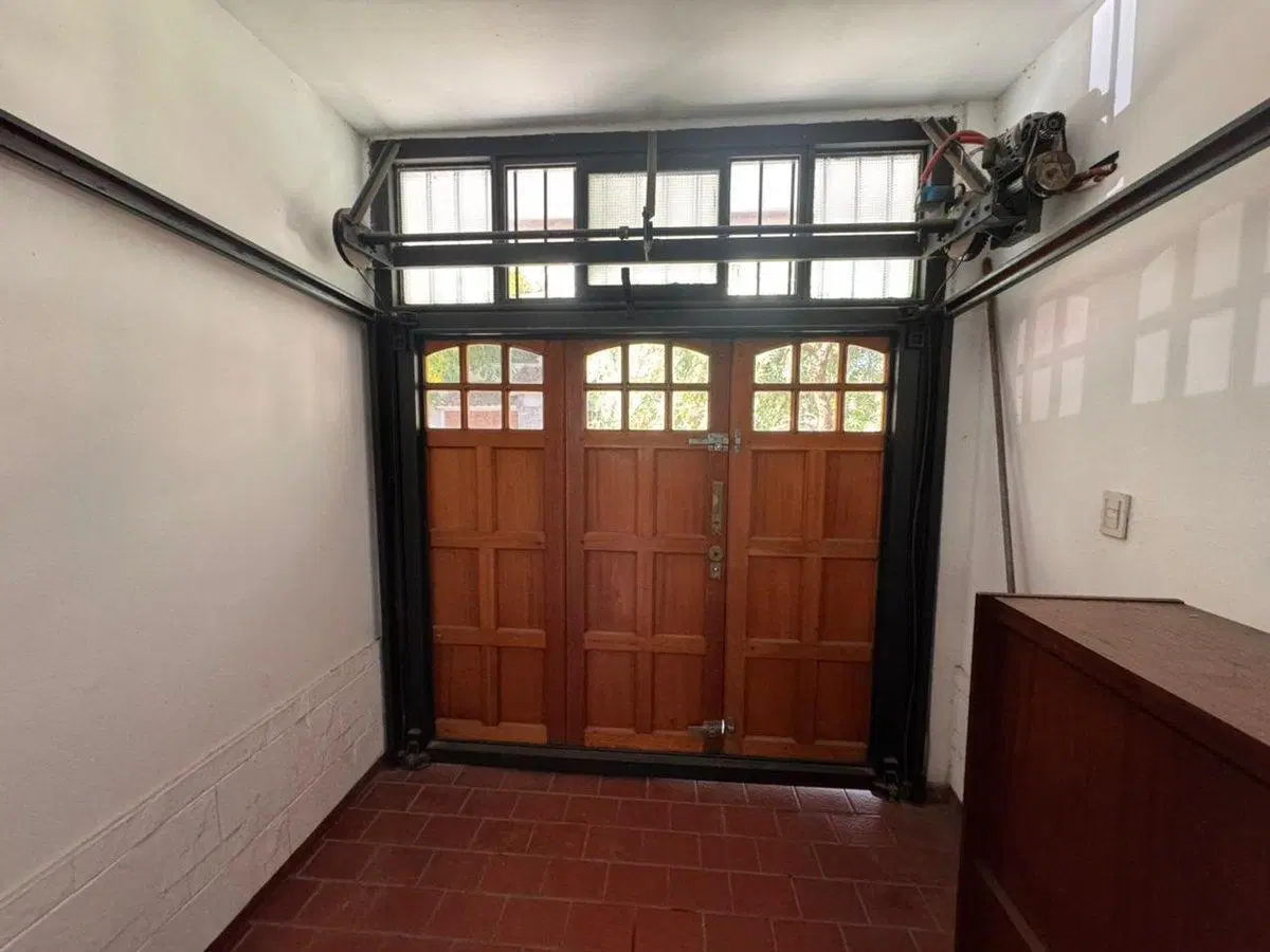 TRÍPLEX 5 AMBIENTES EN VENTA RAMOS MEJÍA /COCHERA 5