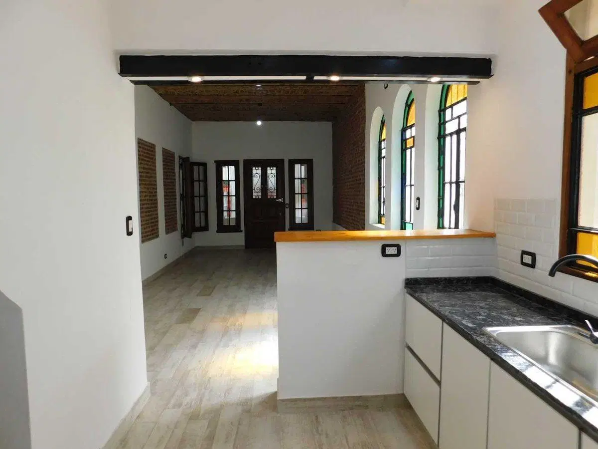CASA 5 AMB. en venta en Ciudadela. Muy luminosa 2