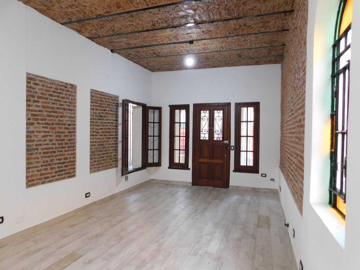 CASA 5 AMB. en venta en Ciudadela. Muy luminosa