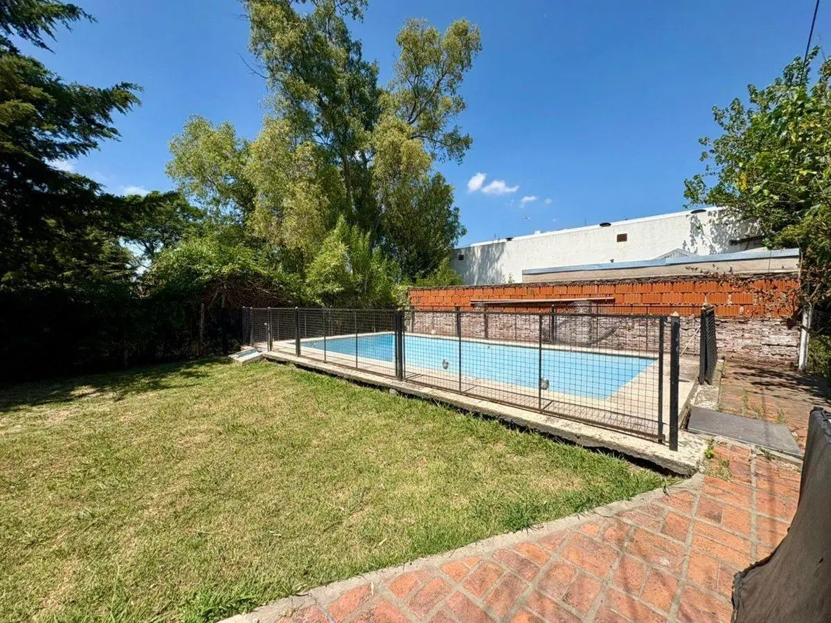 Venta casa 4 ambientes parque y pileta en Luján 4