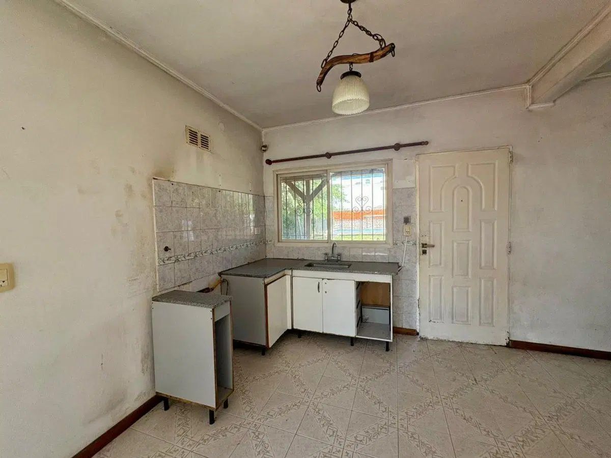 Venta casa 4 ambientes parque y pileta en Luján 3