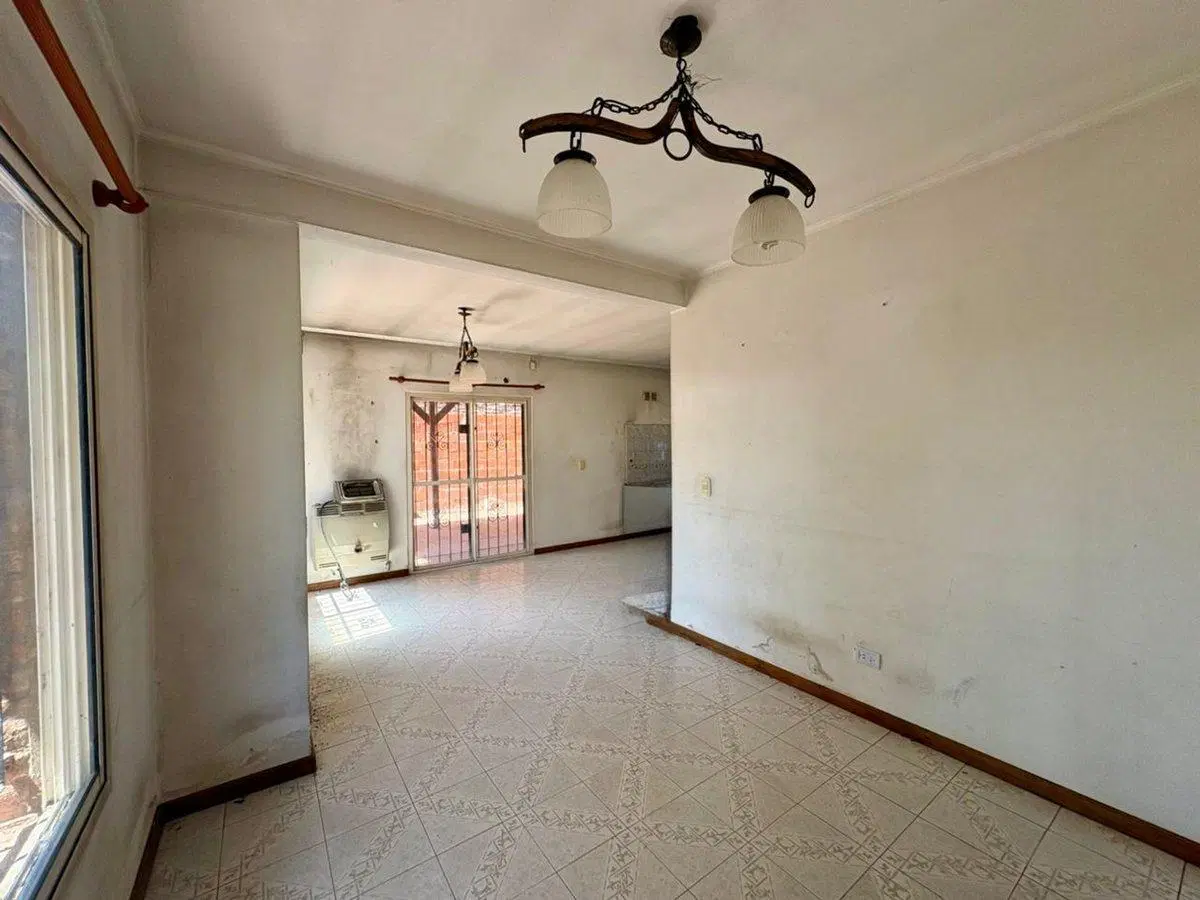 Venta casa 4 ambientes parque y pileta en Luján 5