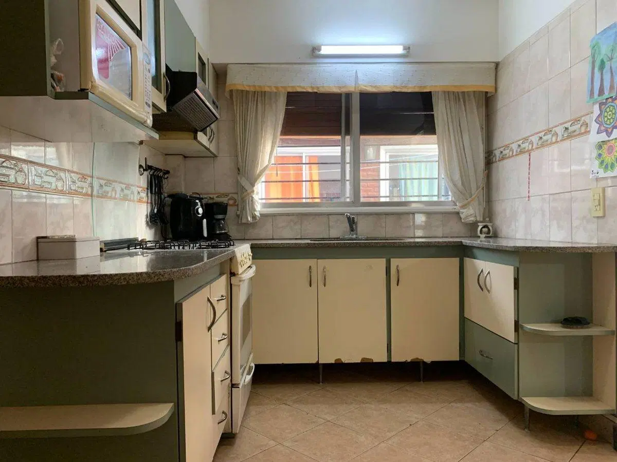 CASA 6 AMB EN VENTA LINIERS COCHERA- PATIO -BALCON 5