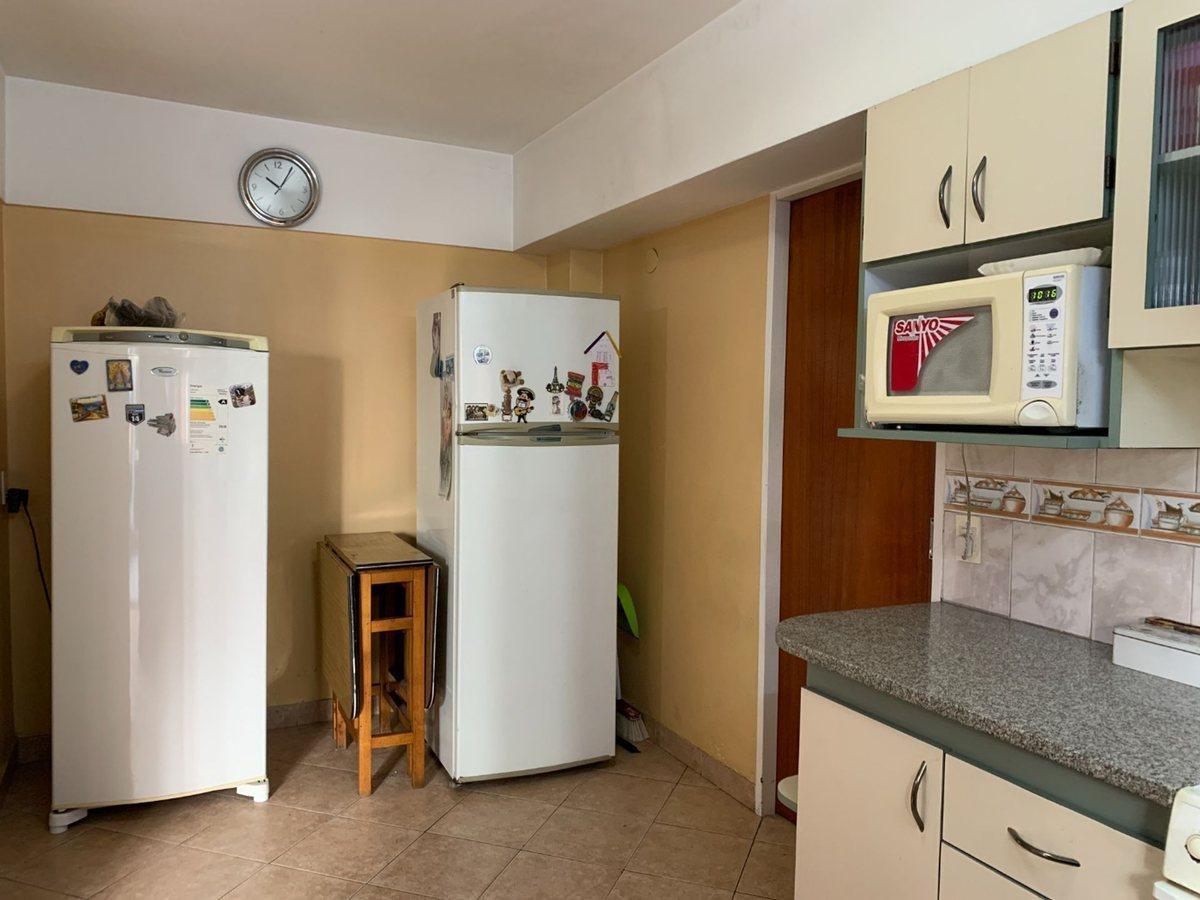 CASA 6 AMB EN VENTA LINIERS COCHERA- PATIO -BALCON