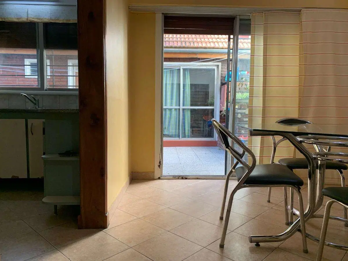 CASA 6 AMB EN VENTA LINIERS COCHERA- PATIO -BALCON 4
