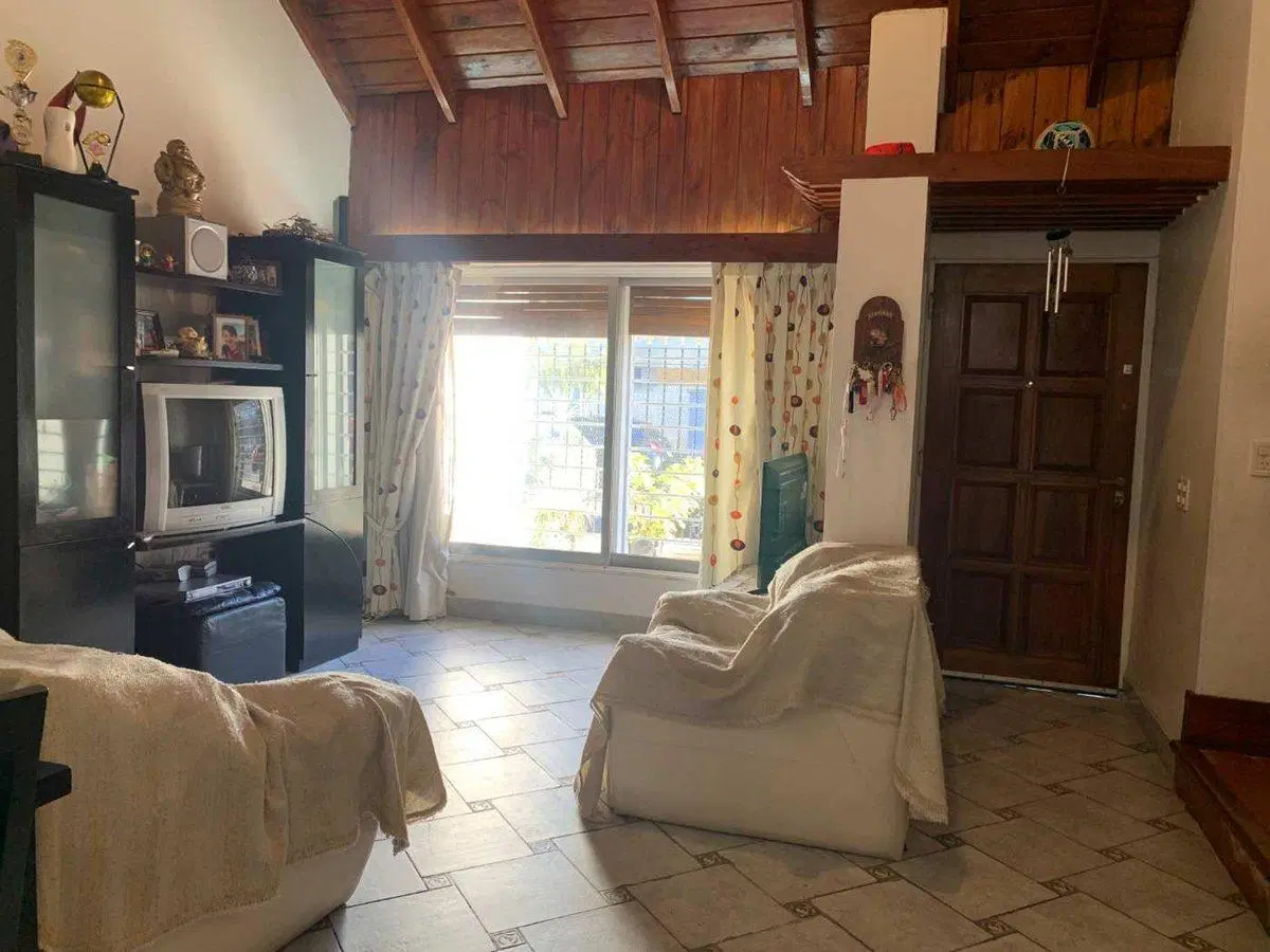 CASA 6 AMB EN VENTA LINIERS COCHERA- PATIO -BALCON 2