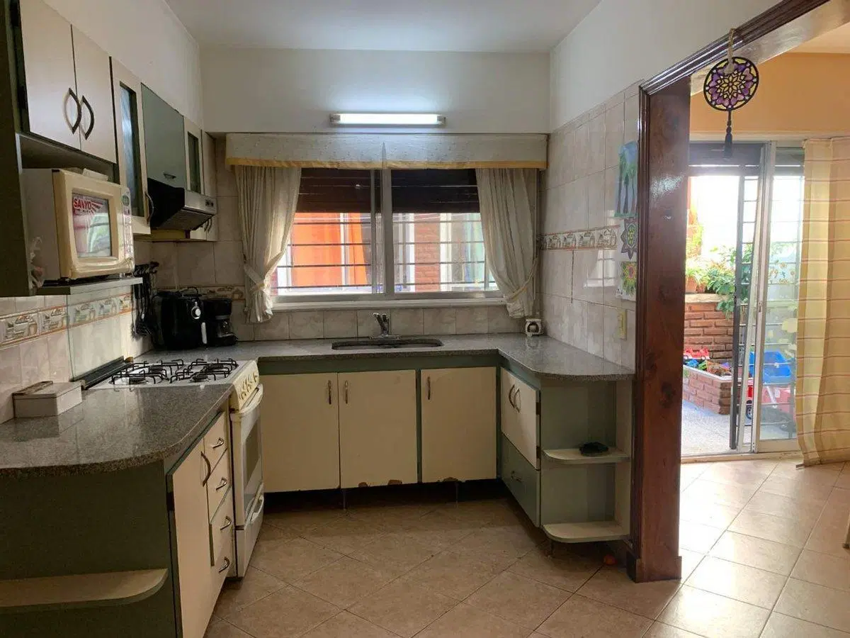 CASA 6 AMB EN VENTA LINIERS COCHERA- PATIO -BALCON 3