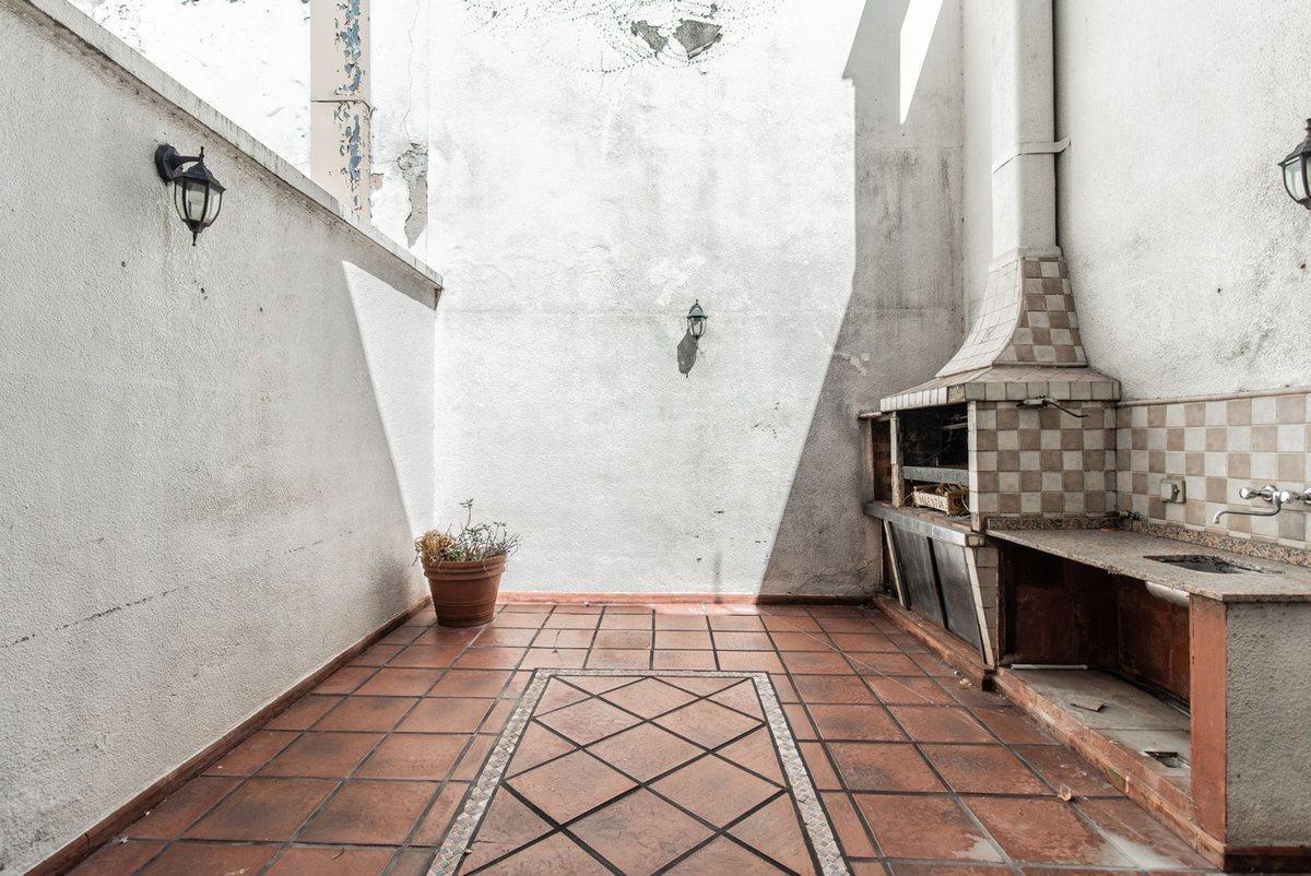 PH  triplex. Venta. Permuta. Floresta.Apto Crédito
