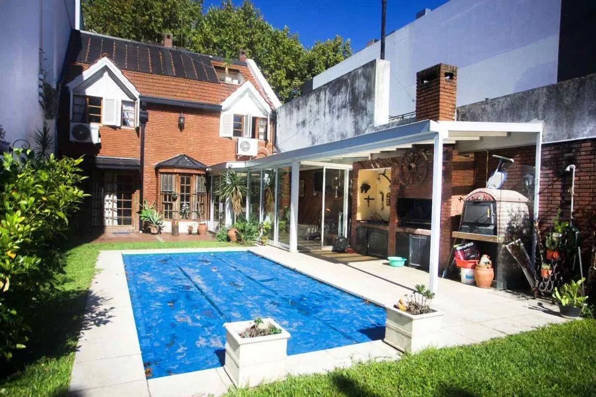 Venta Casa Cochera Jardín Pileta Villa del Parque 4