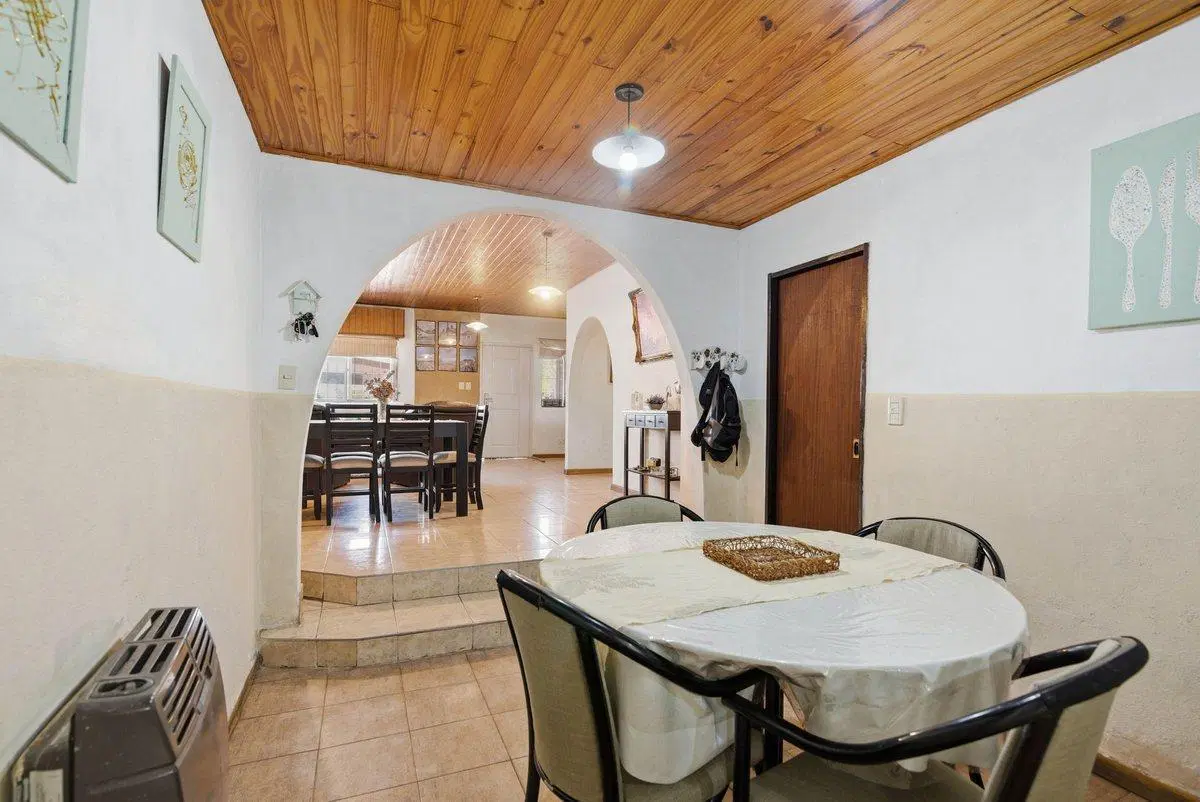 Casa 5 ambientes en venta en Burzaco con jardín 4