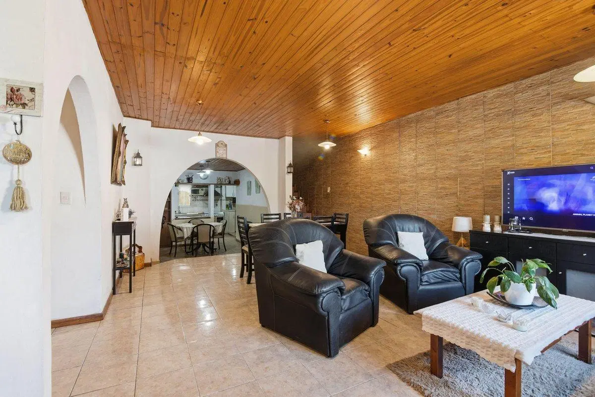 Casa 5 ambientes en venta en Burzaco con jardín 3