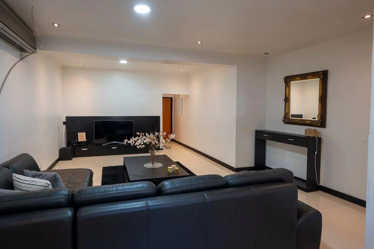 Venta Casa, 5 amb, quincho, 2 cocheras, pileta 2