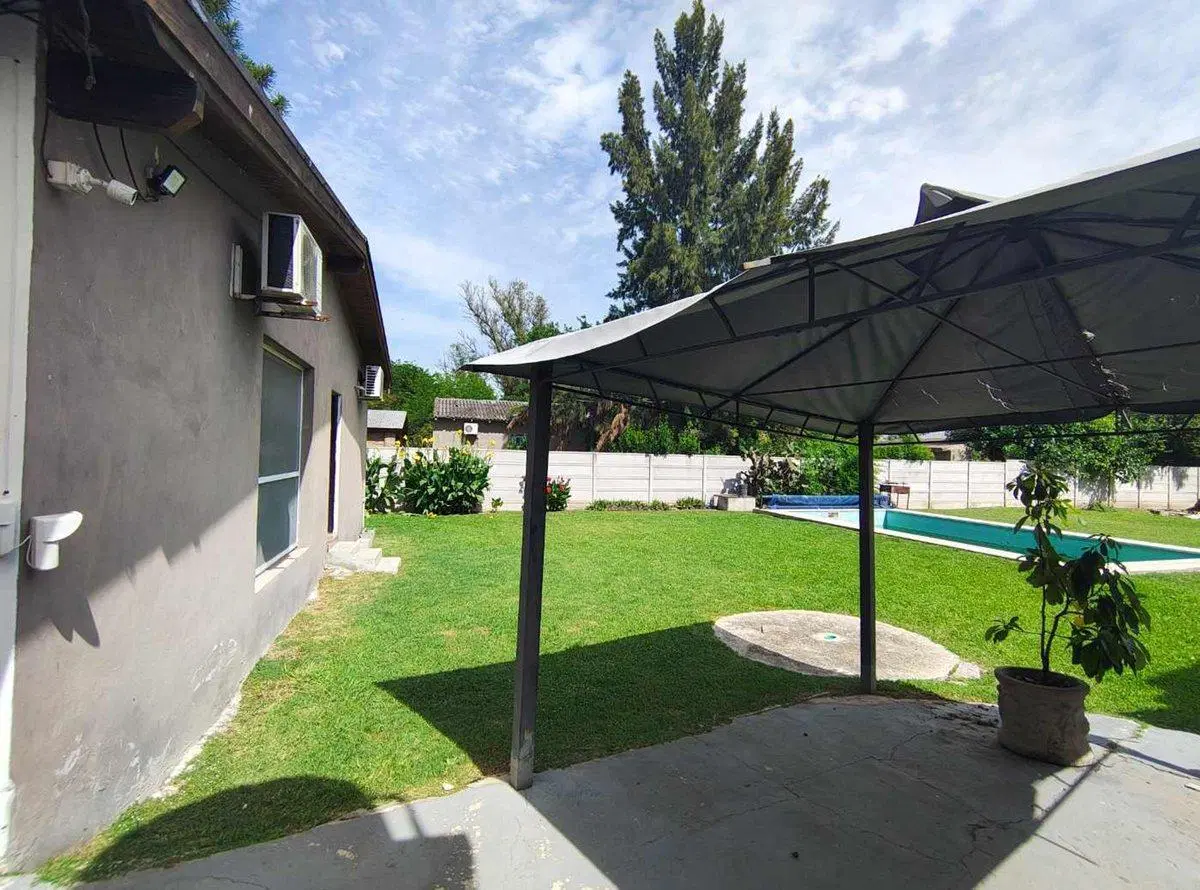 CASA 3 AMB EN VENTA EN ALBERTI C/ PILETA Y COCHERA 8