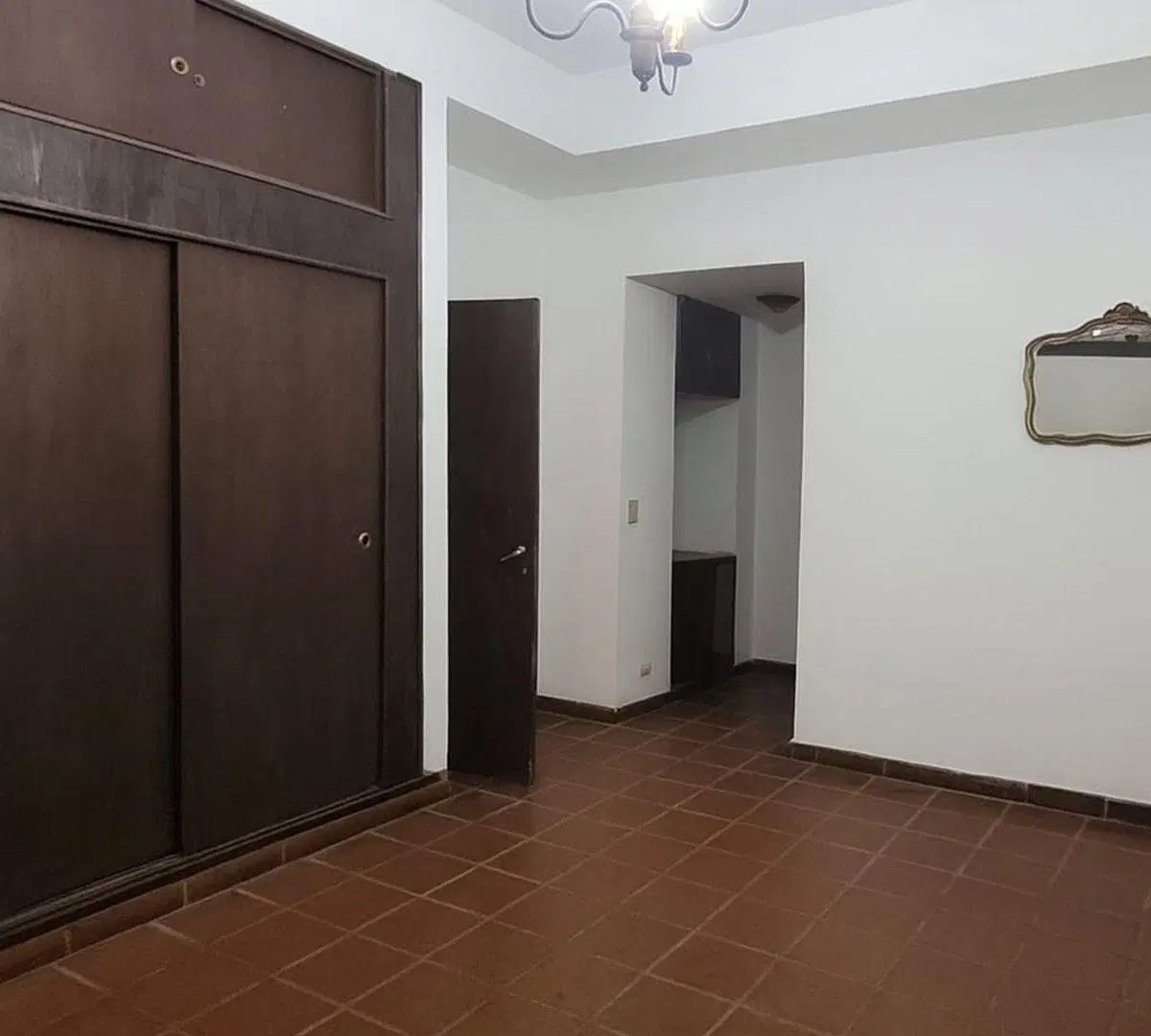 Venta casa 4 ambientes Hurlingham golf A.credito 4