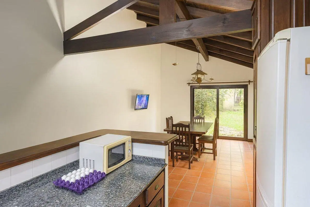 Venta casa 4 ambientes Hurlingham golf A.credito 8