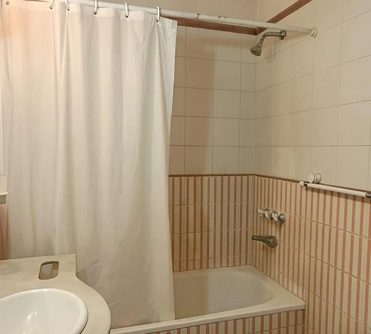Venta casa 4 ambientes Hurlingham golf A.credito 3