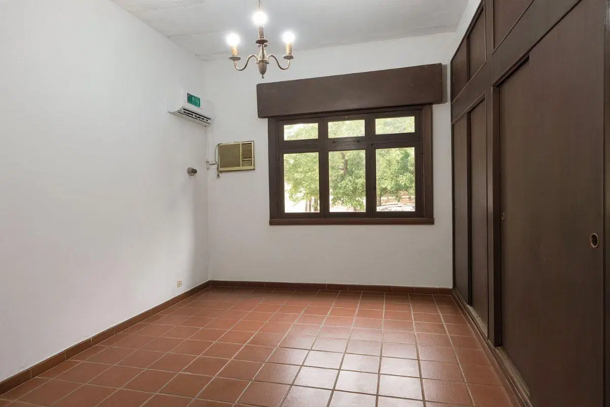 Venta casa 4 ambientes Hurlingham golf A.credito 2