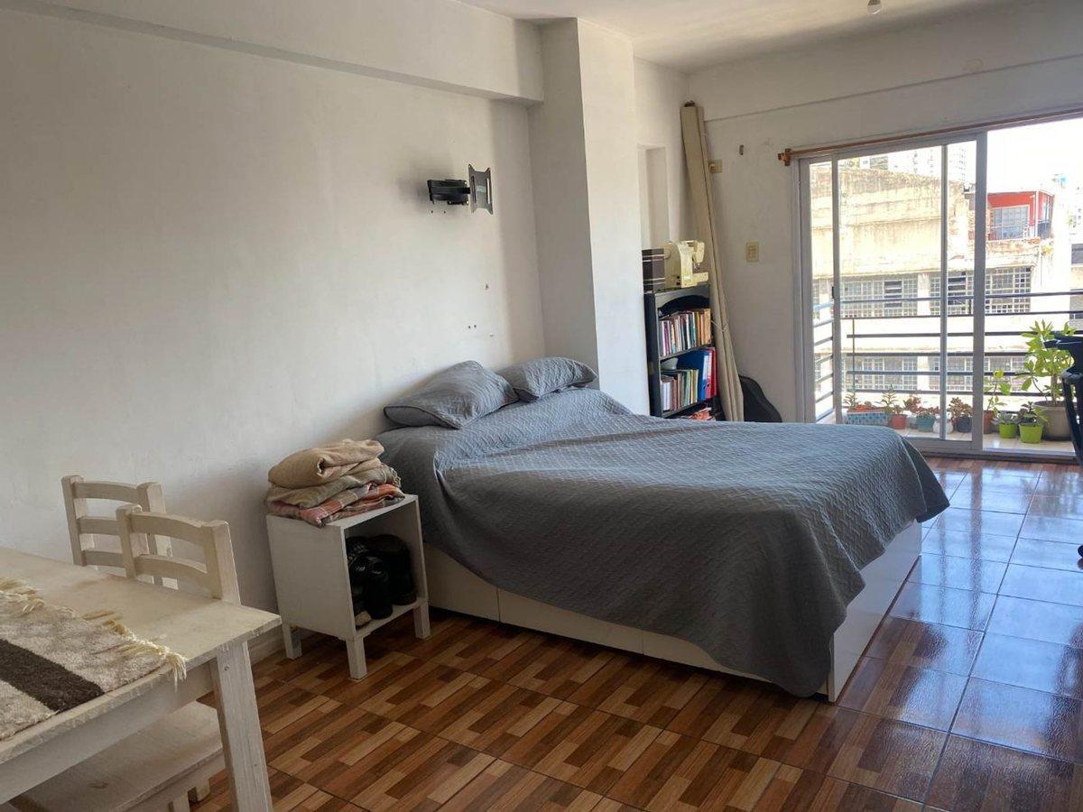 VENTA MONOAMBIENTE MONTE CASTRO CON BALCON APTO CR