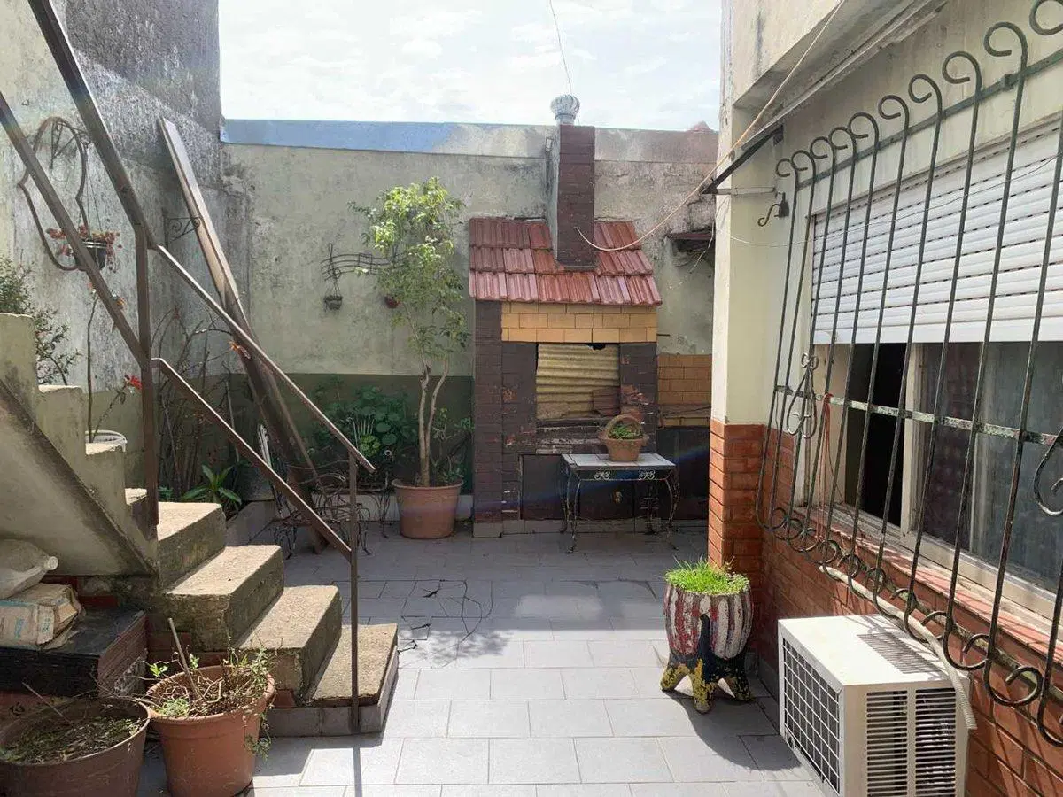 CASA MULTIFLIAR VENTA 6 AMB LUGANO GARAGE- PATIO 2