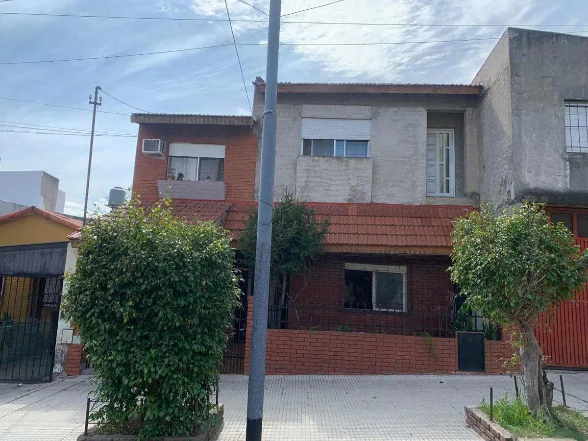 CASA MULTIFLIAR VENTA 6 AMB LUGANO GARAGE- PATIO 5