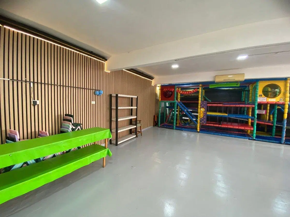 VENTA TRES LOCALES EN BLOQUE EXCELENTE UBICACION 5
