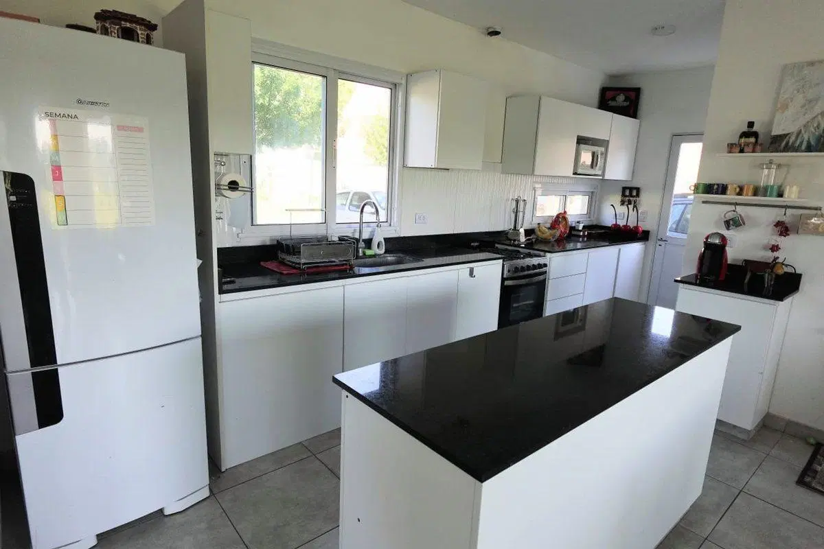 VENTA CASA 5 AMBIENTES PILAR BARRIO SANTO TOMAS 4