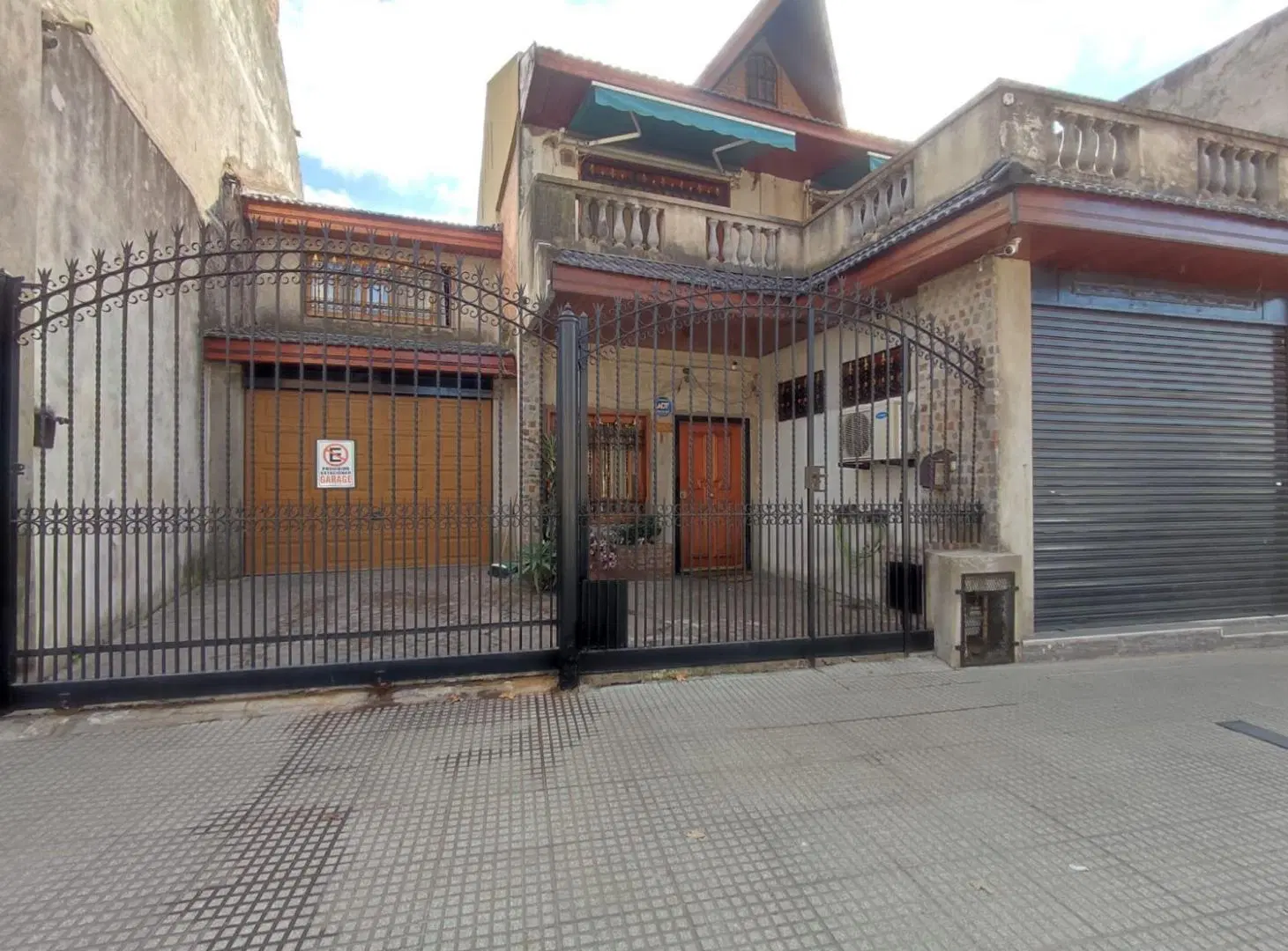 CASA 5 AMB VENTA LOCAL COCHERA HAB. DE SERVICIO 5