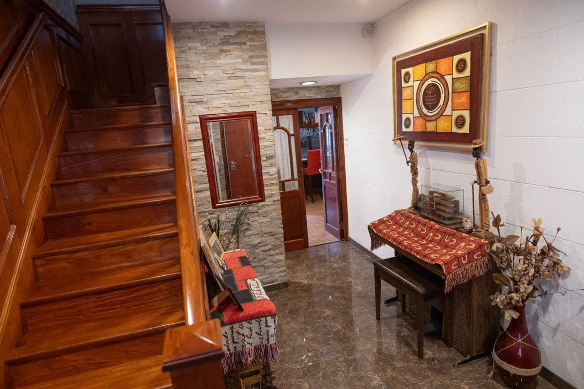 CASA 5 AMB VENTA LOCAL COCHERA HAB. DE SERVICIO 2
